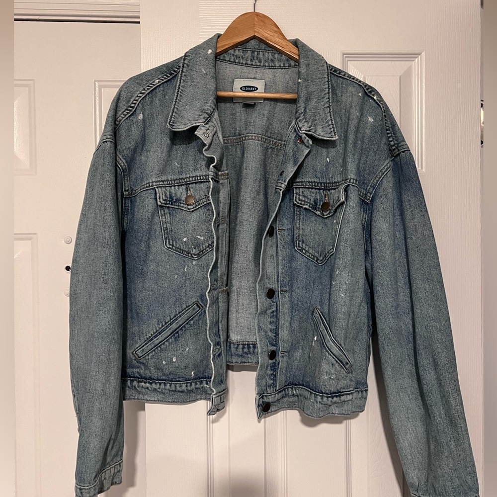 Cropped light wash jean jacket🩵